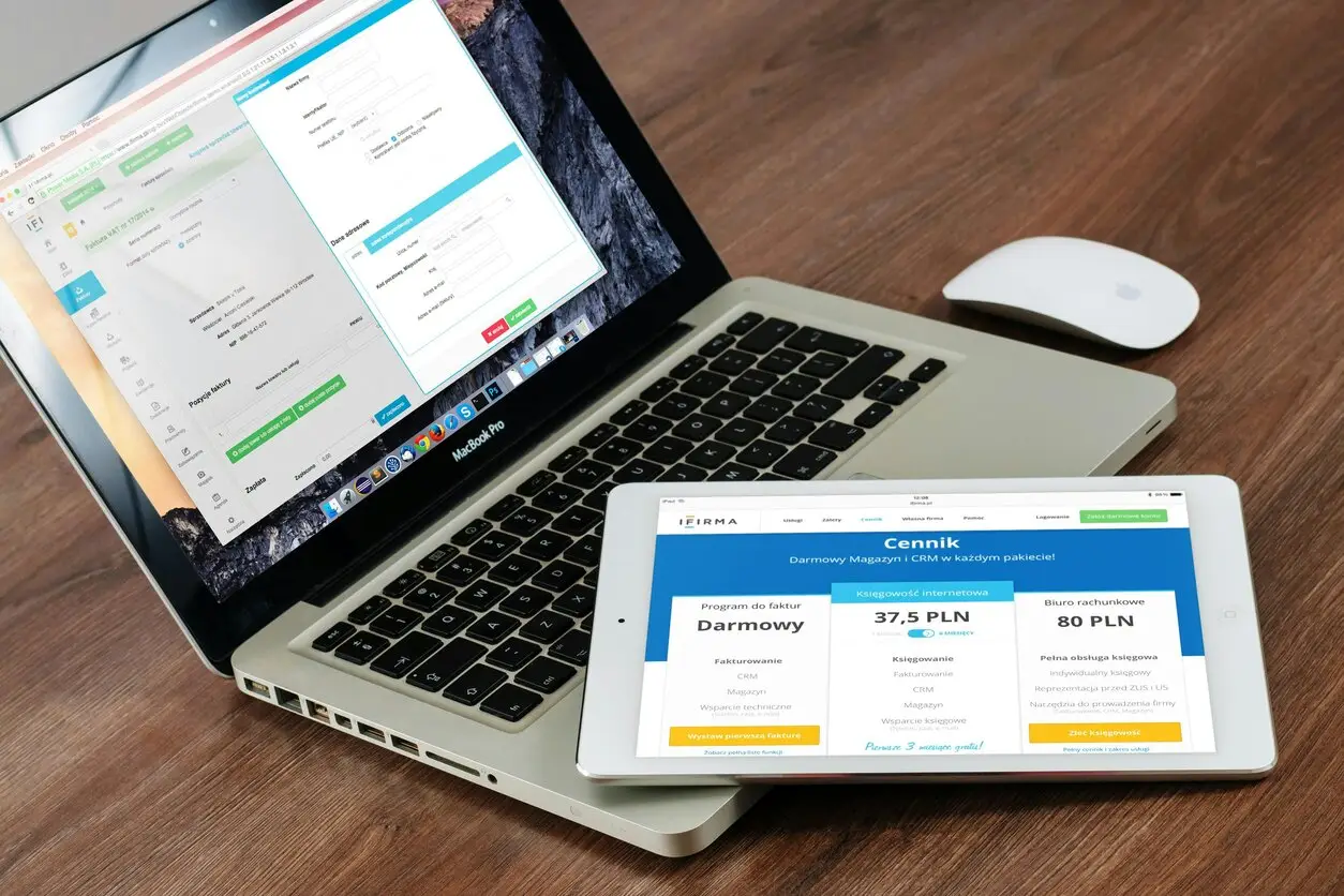 Optimiser site ecommerce - image d'un ordinateur et d'une tablette montrant l'interface d'un site ecommerce